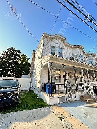 1734 W Norwegian St Photo 1