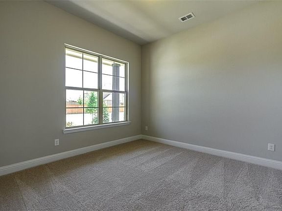 5th image of 1341 Maleck St