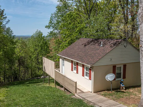 277 Pine Crest Ln, Bluemont, VA 20135