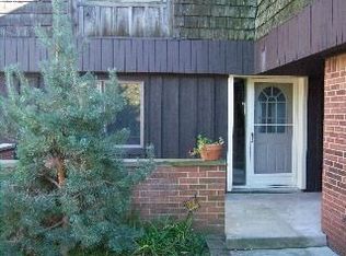 12170 Lakeshore Dr, La Salle, MI 48145
