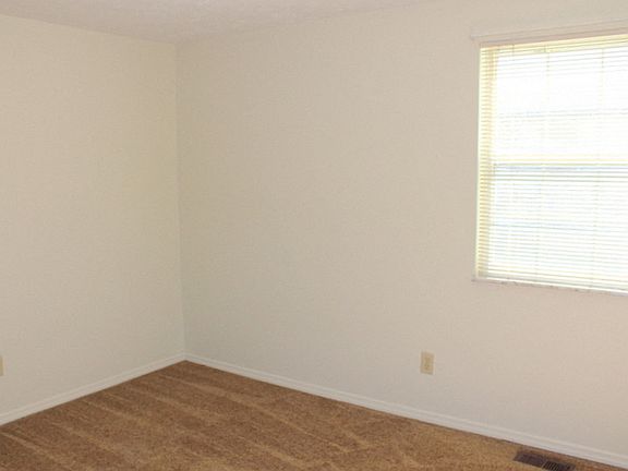 4th image of 7539 Pomeranian Dr