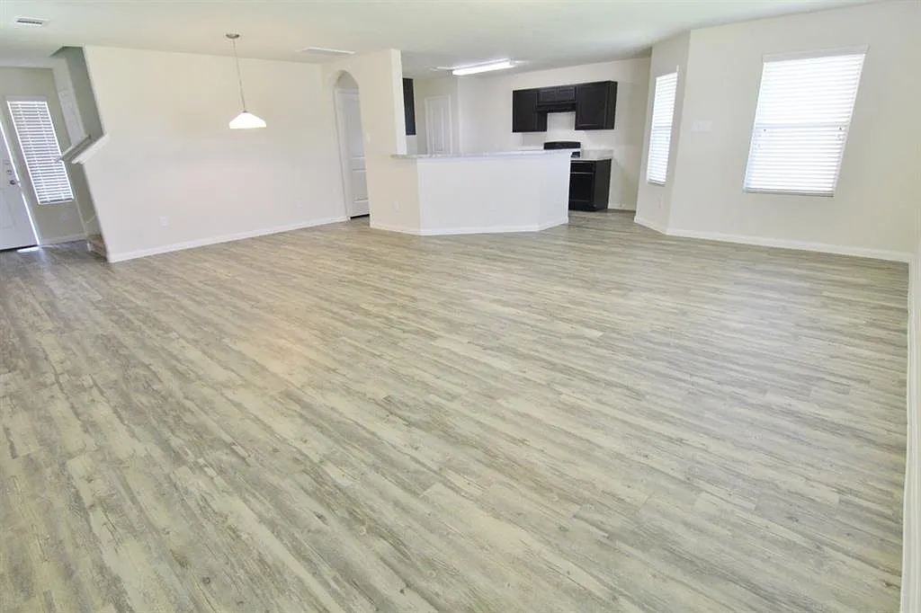 3 bed, 2.5 bath, 1777 sqft, $1,610 — Photo 3