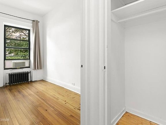 4th image of 161 E 61st St APT 4R