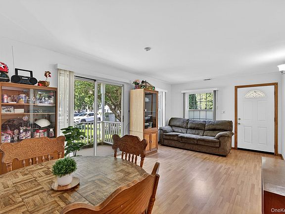 5th image of 182 Fairview Circle