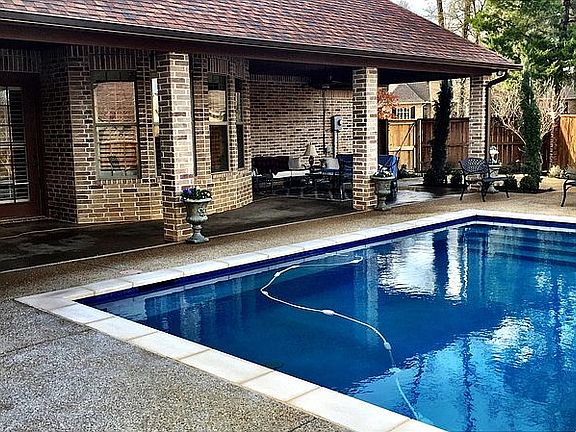 2nd image of 1016 Riverwood Dr