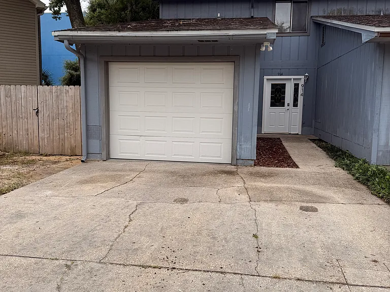 914 Tokalon Ct — Photo 2