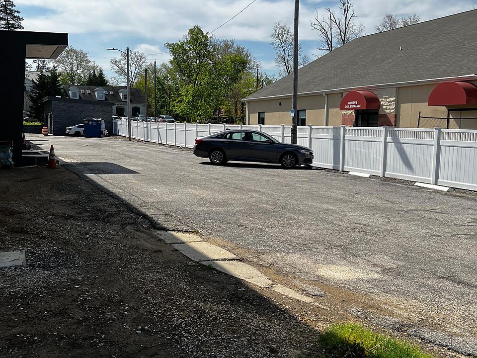2nd image of 3505 Clarks Ln #2B