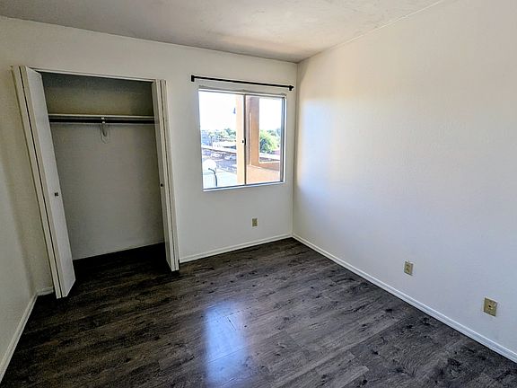 5th image of 1810 E Blacklidge Dr #424-1