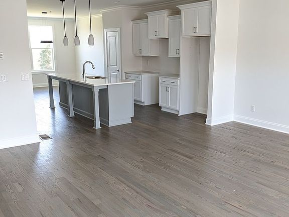 3rd image of 122 Greenbrook North Way