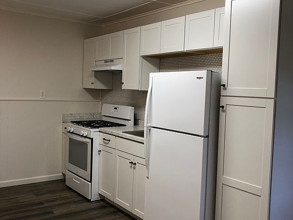 4th image of 842 River St