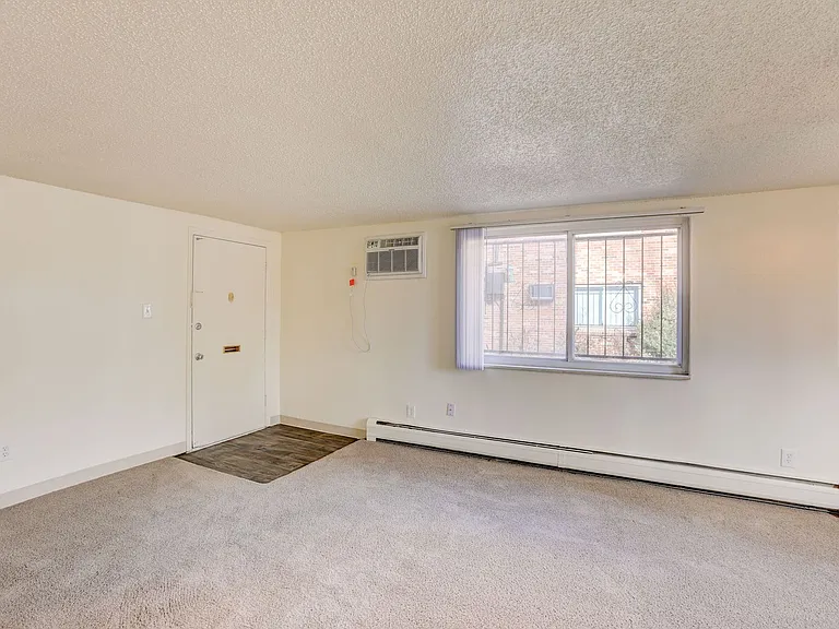 Allison Court Apartments — Photo 34