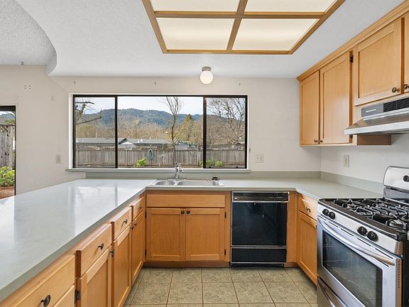 3rd image of 15416 Woodside Court