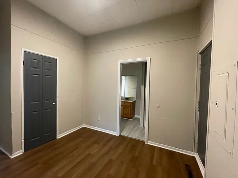 1021 N Sherman Ave — Photo 9
