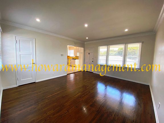 2nd image of 2107 Oak St APT D