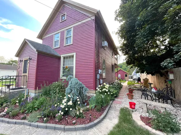 509 High St NE, Elkader, IA 52043