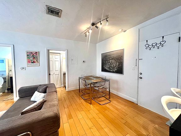 4th image of 1001 7th St APT 202