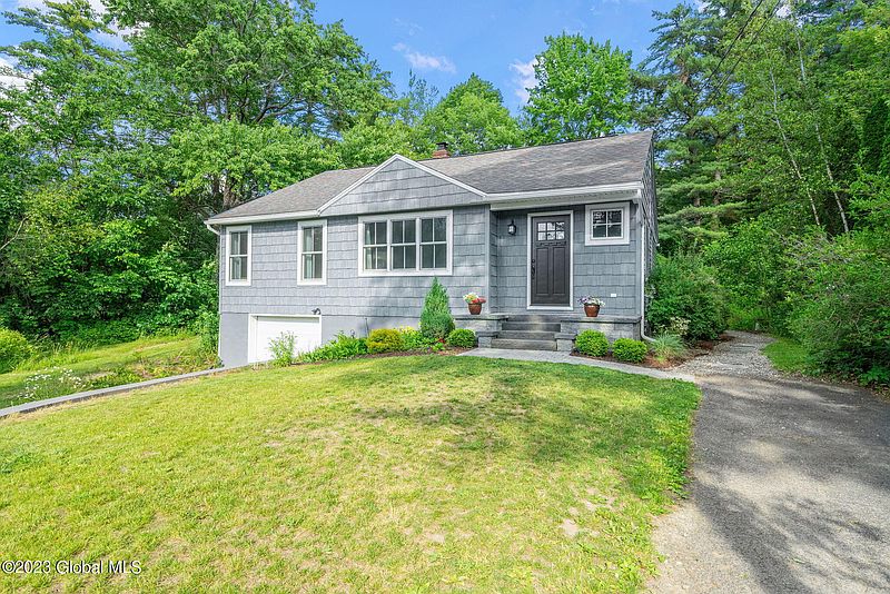 5th image of 1102 Mohawk Road