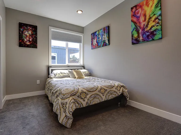 627 N St #4 — Photo 14