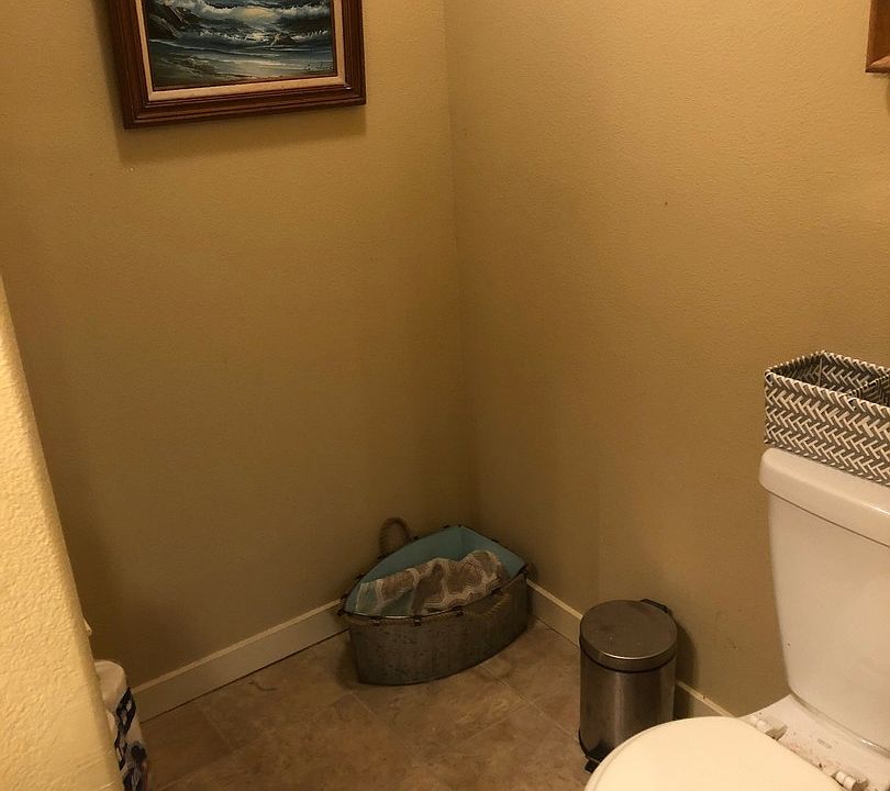 1st image of 605 E Columbia Dr