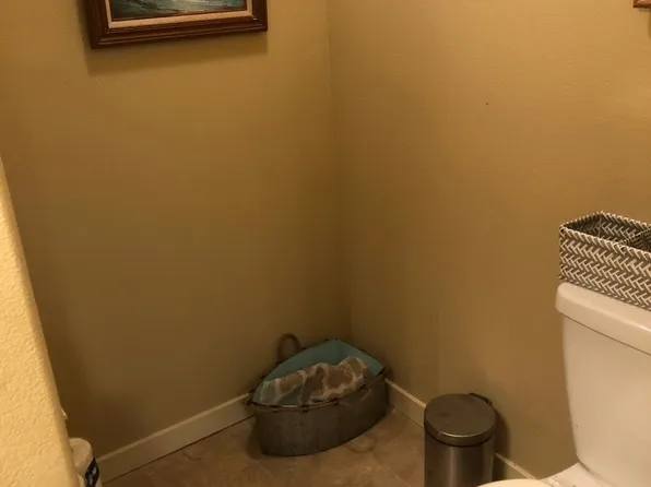 605 E Columbia Dr, Newberg, OR 97132