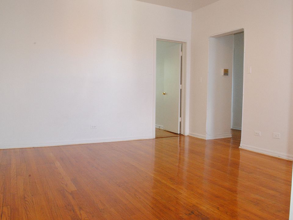 1st image of 125 S Lavergne Ave #211