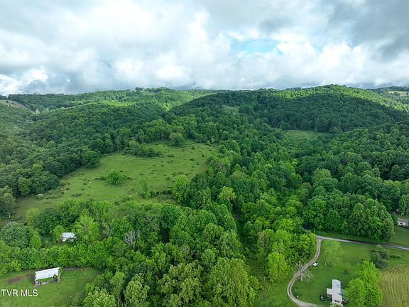 5th image of 1519 Moccasin Valley Rd