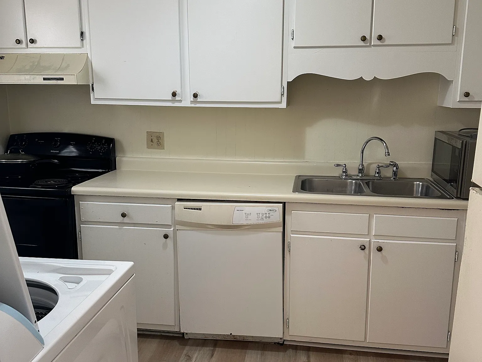 2 bed, 1.5 bath, 900 sqft, $1,350 — Photo 3