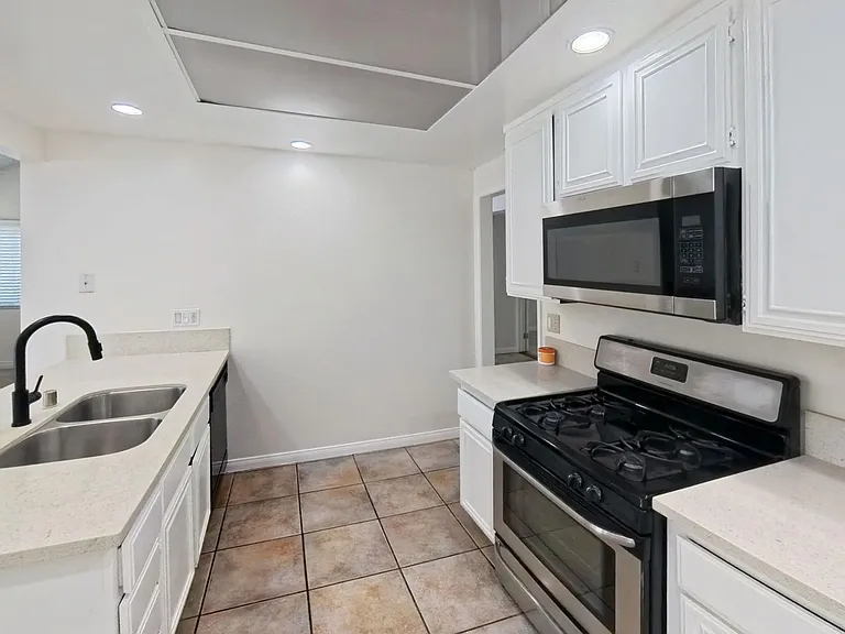 1617 Toyon Pl — Photo 3