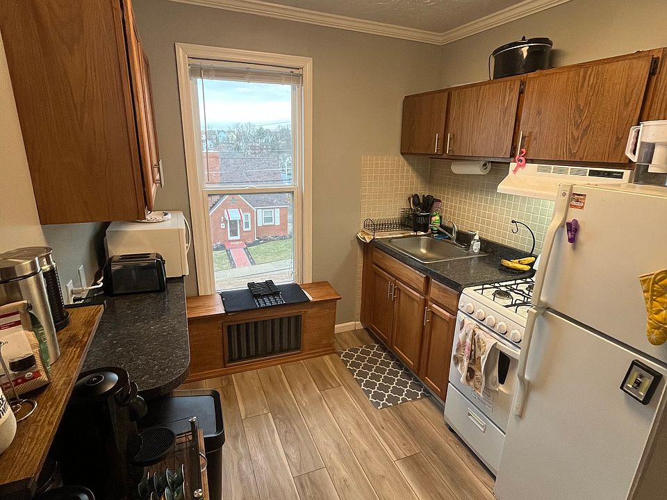 Upstairs Apt kitchen