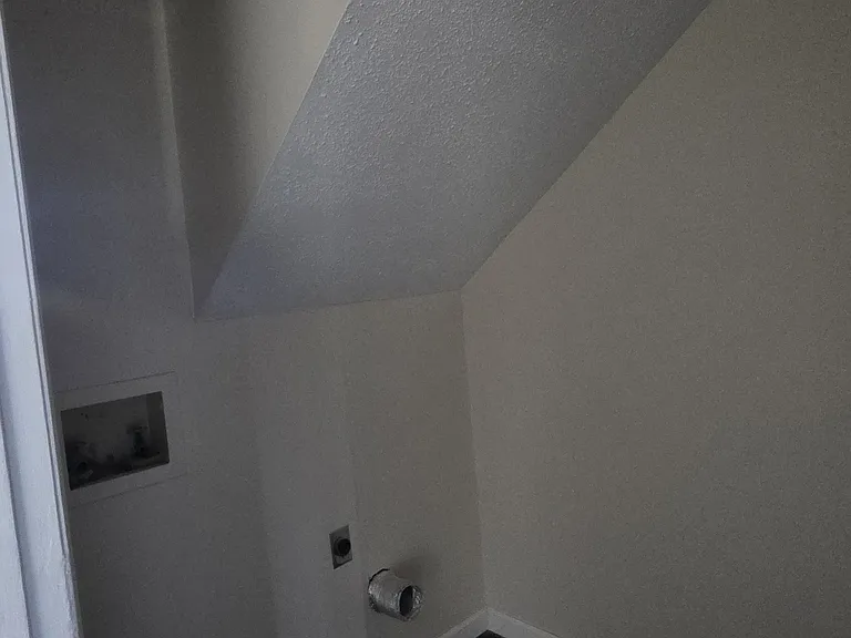 320 Hubbard St — Photo 18