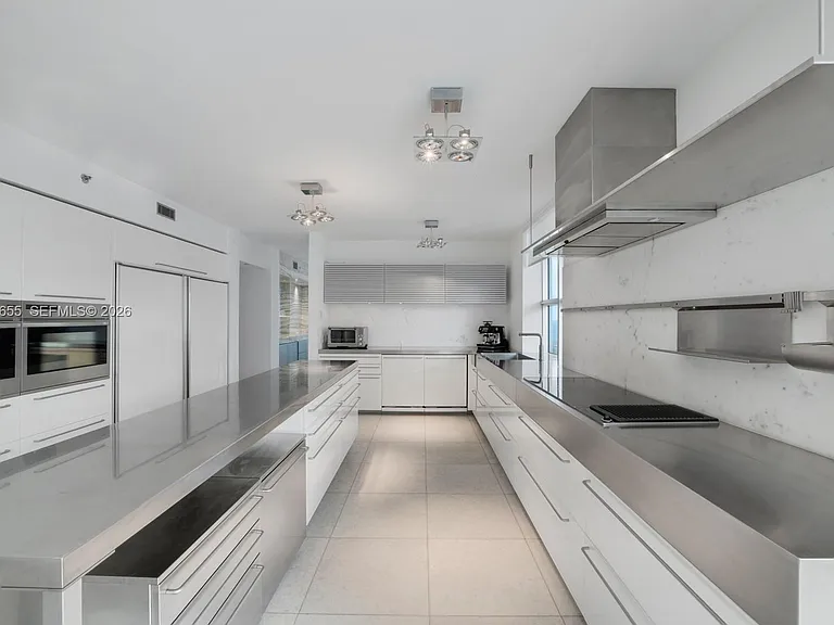 5801 Collins Ave #1200 — Photo 16