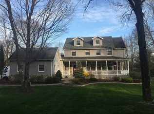 300 Tara Hill Dr, Stroudsburg, PA 18360