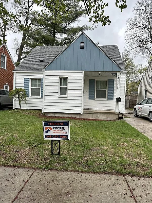 3 bed, 1.0 bath, 1200 sqft, $1,500 — Photo 1