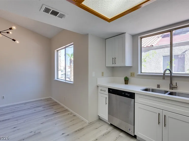 582 Searchlight Dr — Photo 24