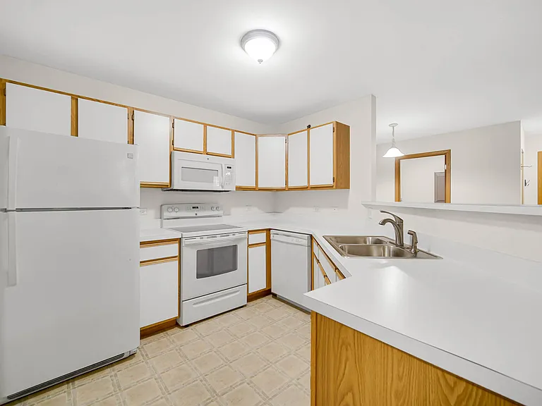 300 Cunat Blvd #2C — Photo 8