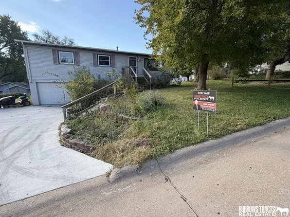 975 Jackson St, Tecumseh, NE 68450