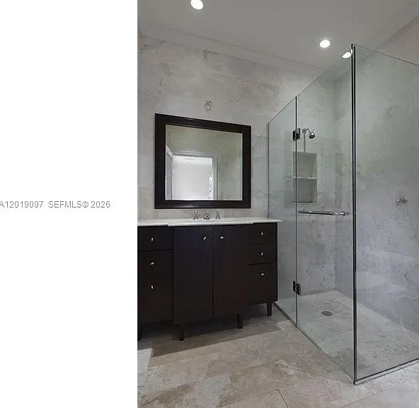 745 Lakeview Dr — Photo 7