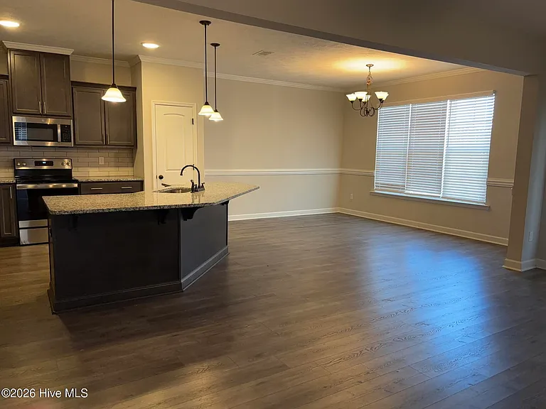 1210 Belgrove Dr — Photo 6