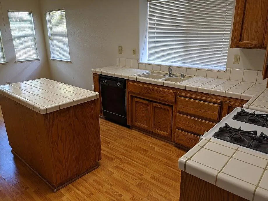 3 bed, 1448 sqft, $2,800 — Photo 4