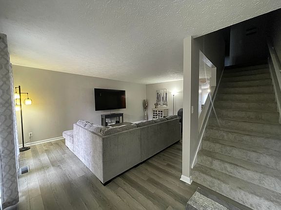 3rd image of 516 Fleetwood Ct #B