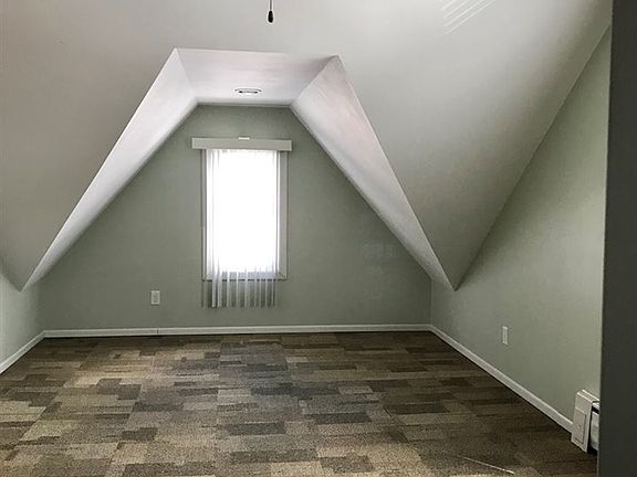 5th image of 1009 S 8th Ave
