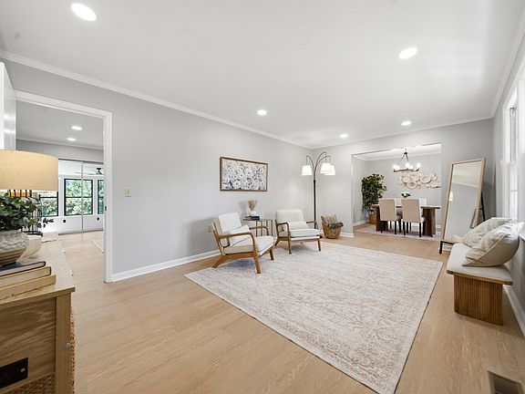 3rd image of 224 Walnut St