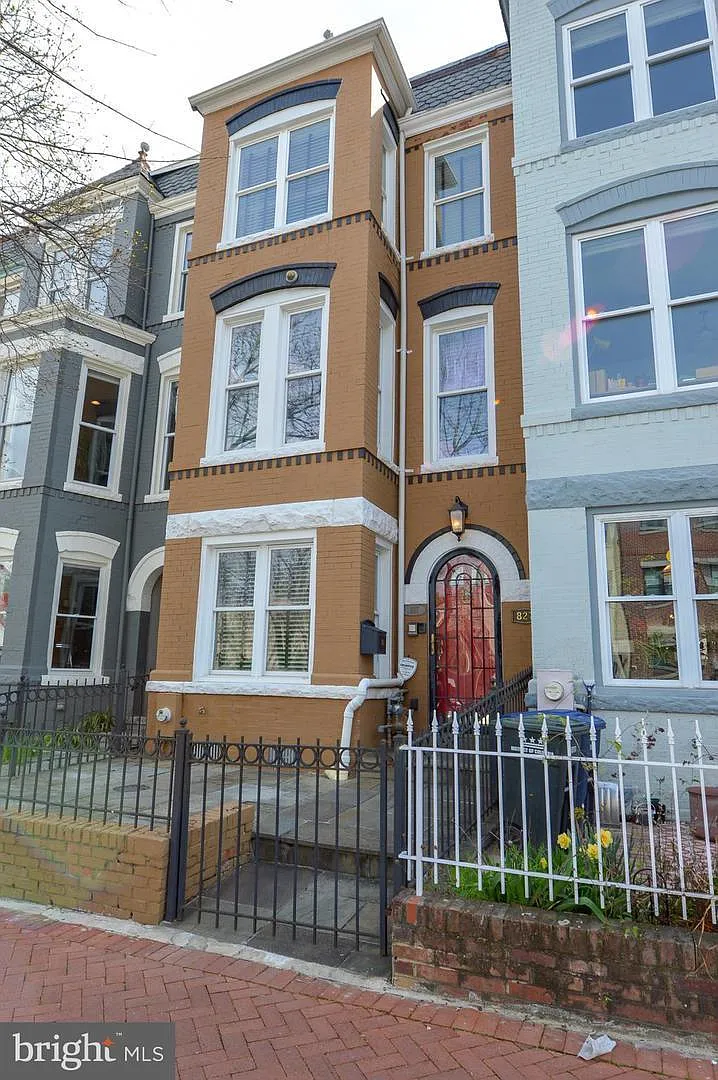 4 bed, 4.5 bath, 2685 sqft, $6,300 — Photo 1