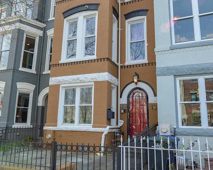 827 4th St NE — Photo 1
