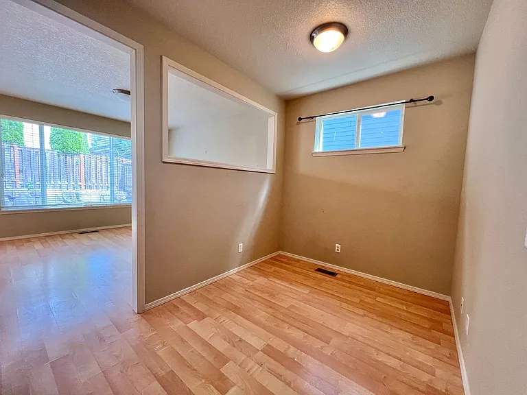 1048 SE Tamora Ave — Photo 6