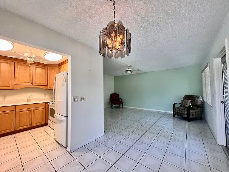 37 Cambridge Rd E #B — Photo 25