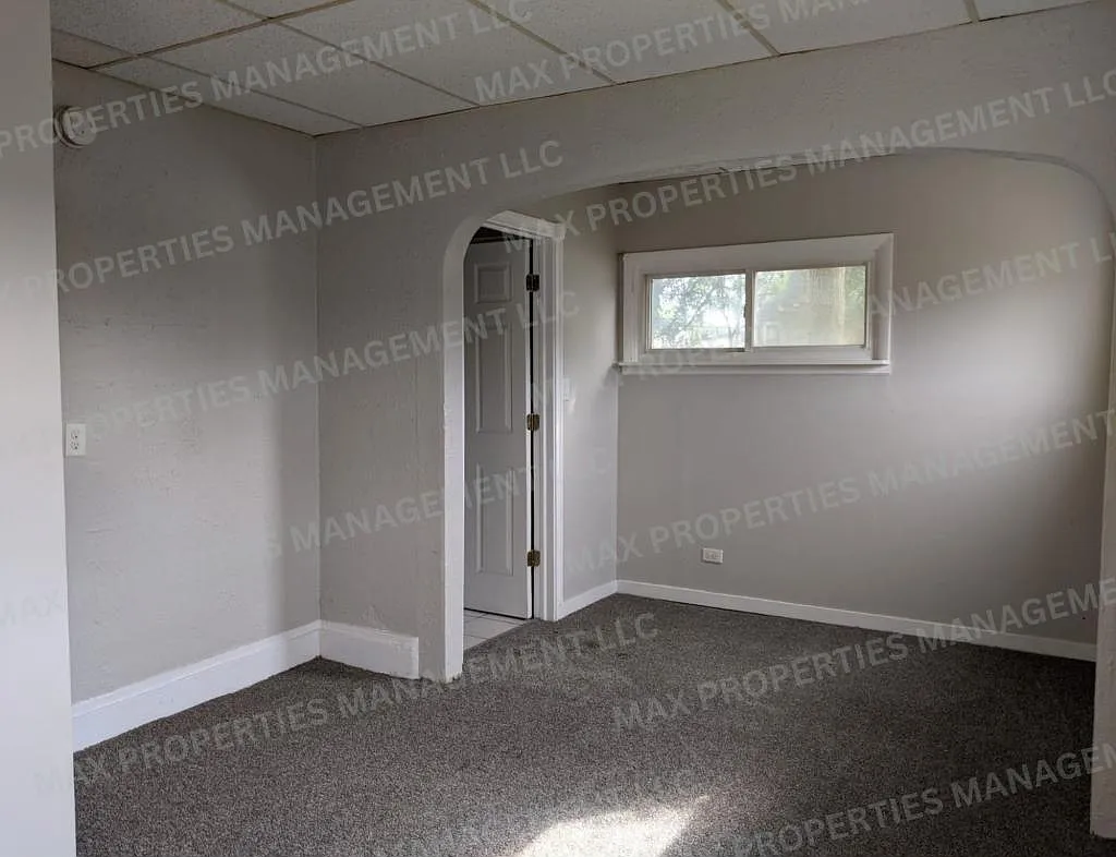 7236 Montana Ave — Photo 2