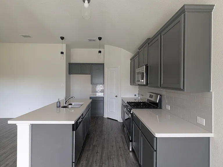 1740 Alamandine Ave — Photo 7