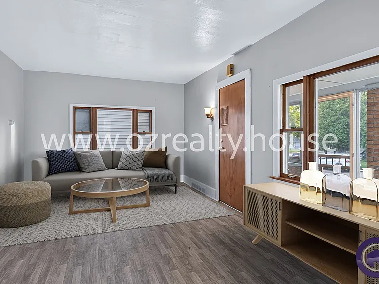 1019 Coventry Ave — Photo 2