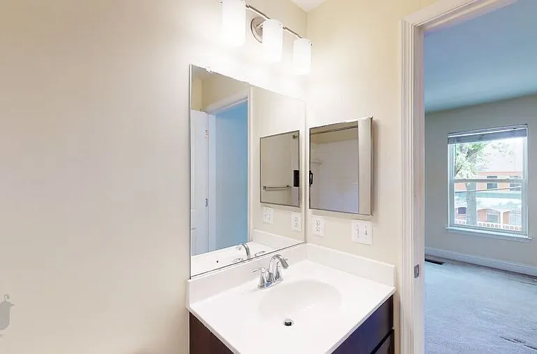 720 Barnes St NE — Photo 43